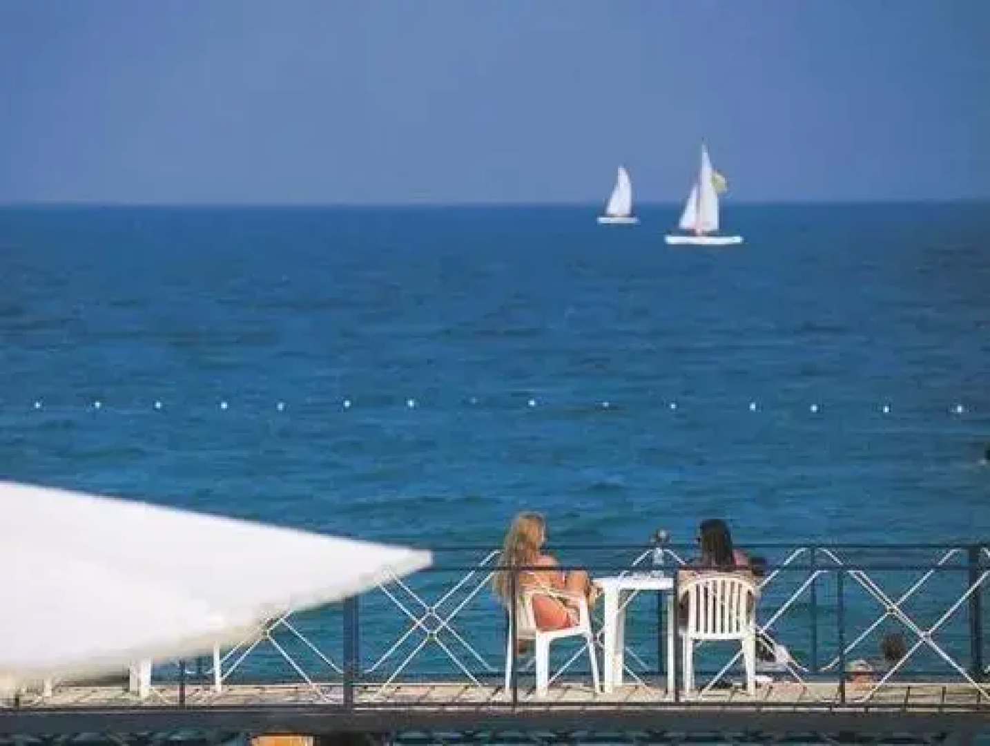 La Mer Art Hotel