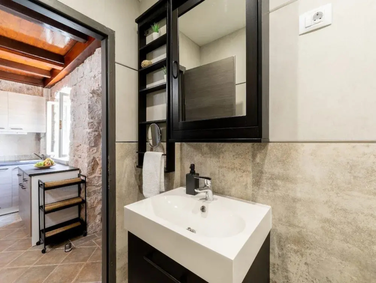 Stone House Prapatna