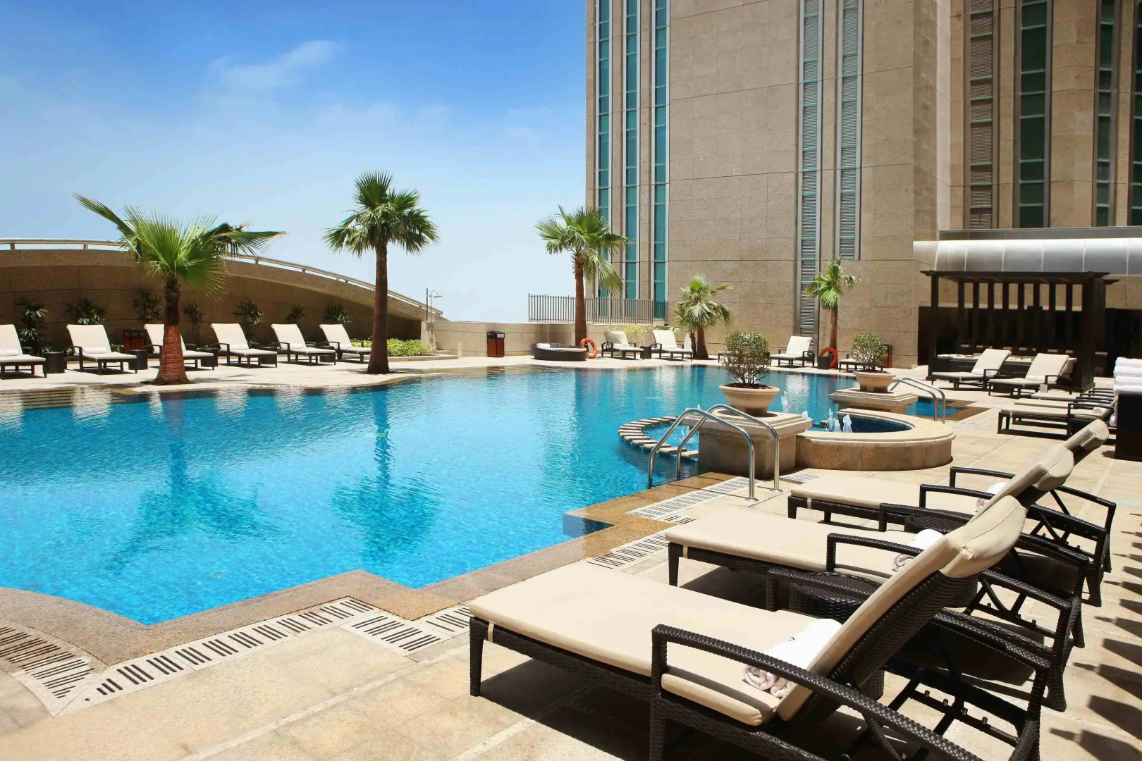 Отель Sofitel Abu Dhabi Corniche