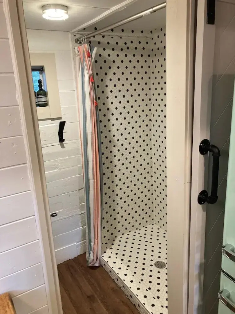 Cedar Creek Lodging & RV Park