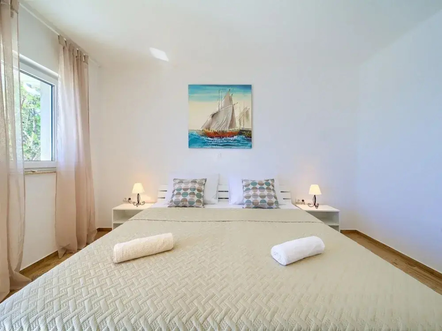 Villa in Cres With Sea Views & Pool