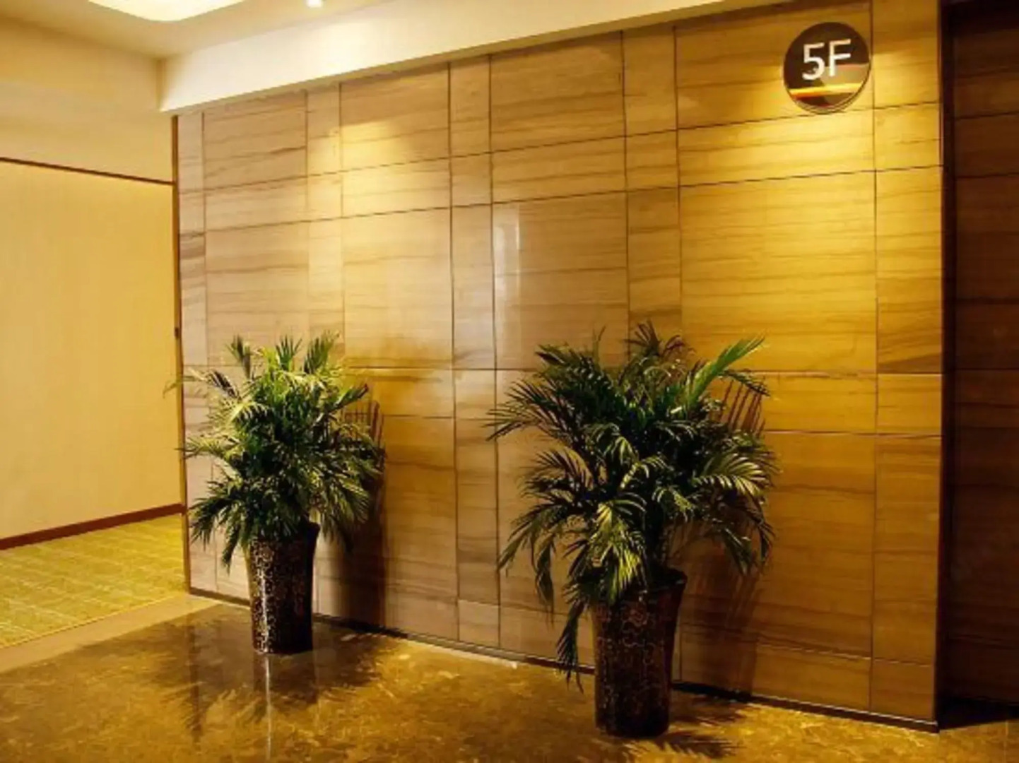 Super 8 Kaifeng City Government