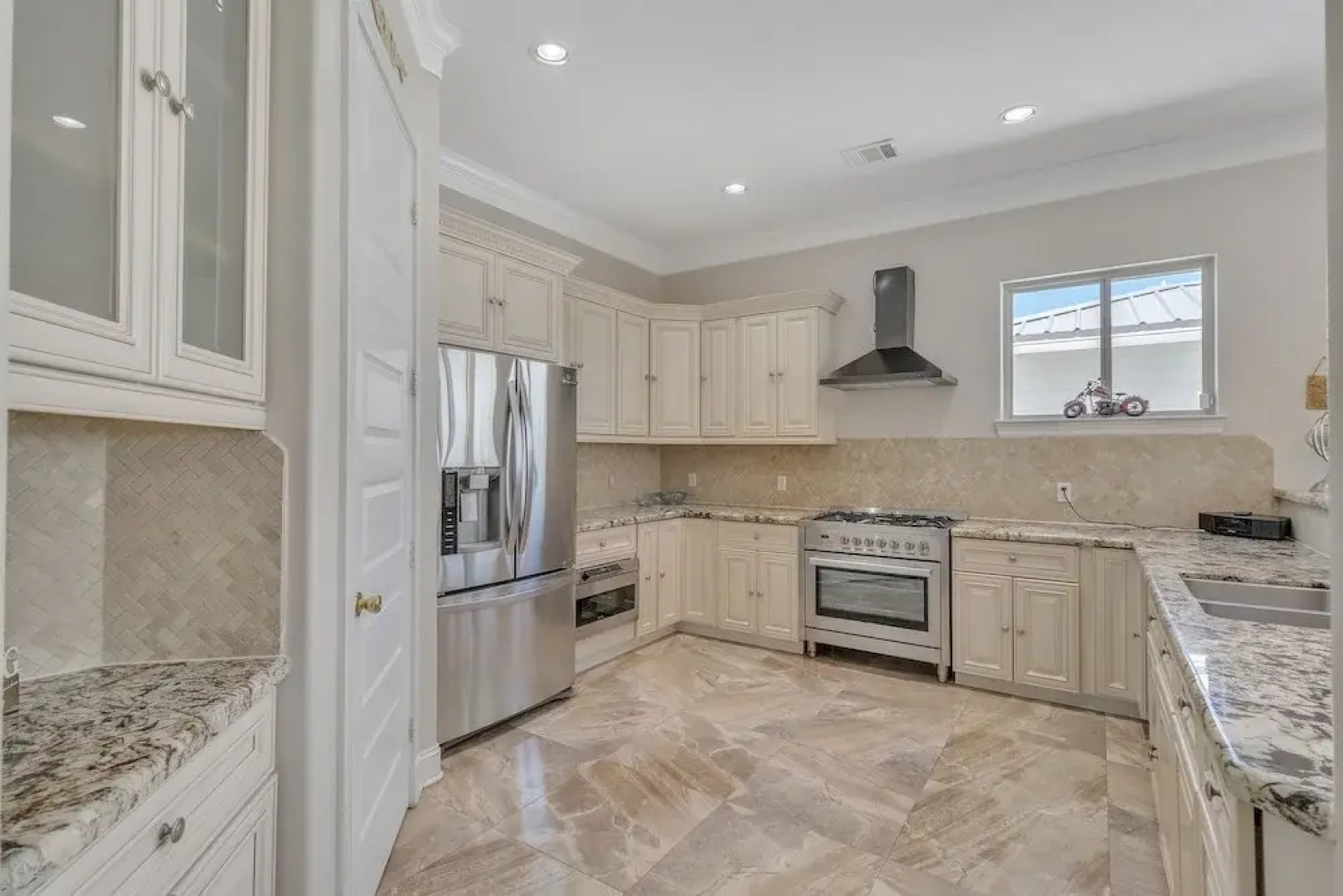 Charming 2 Story Retreat 2 Bedroom Home by RedAwning