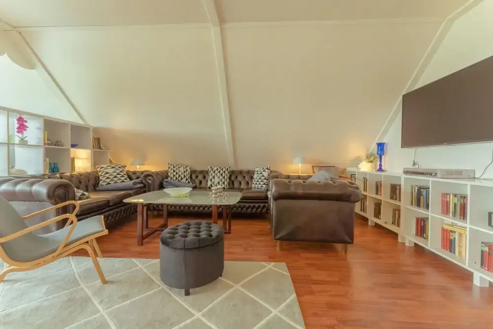 Great 3 BR Loft Apt - Views-Free Parking