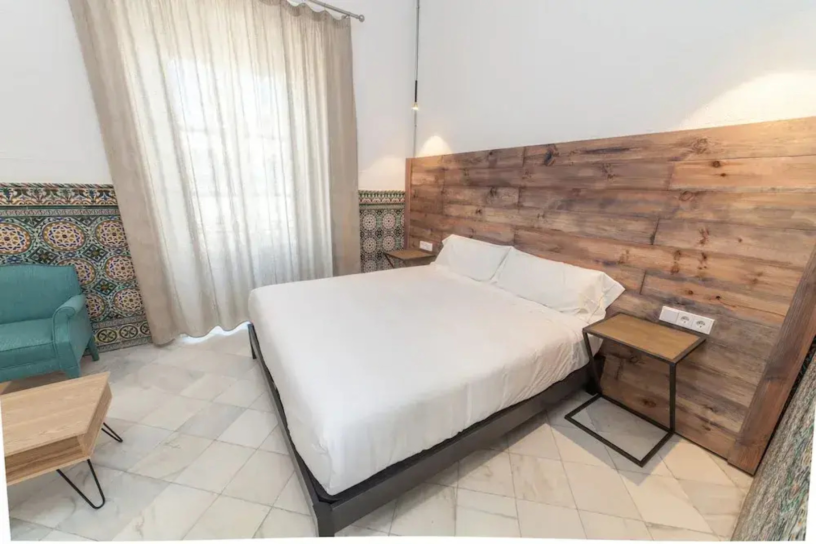 La Casa Amarilla Rooms & Suites