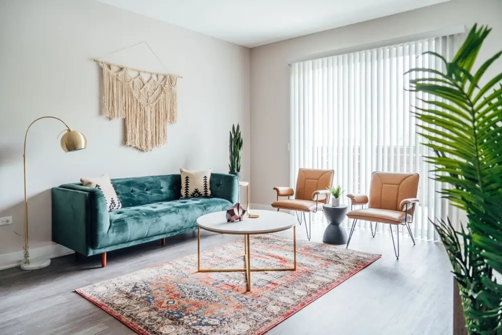 Bright Stylish 2BR Apt in Oak Brook