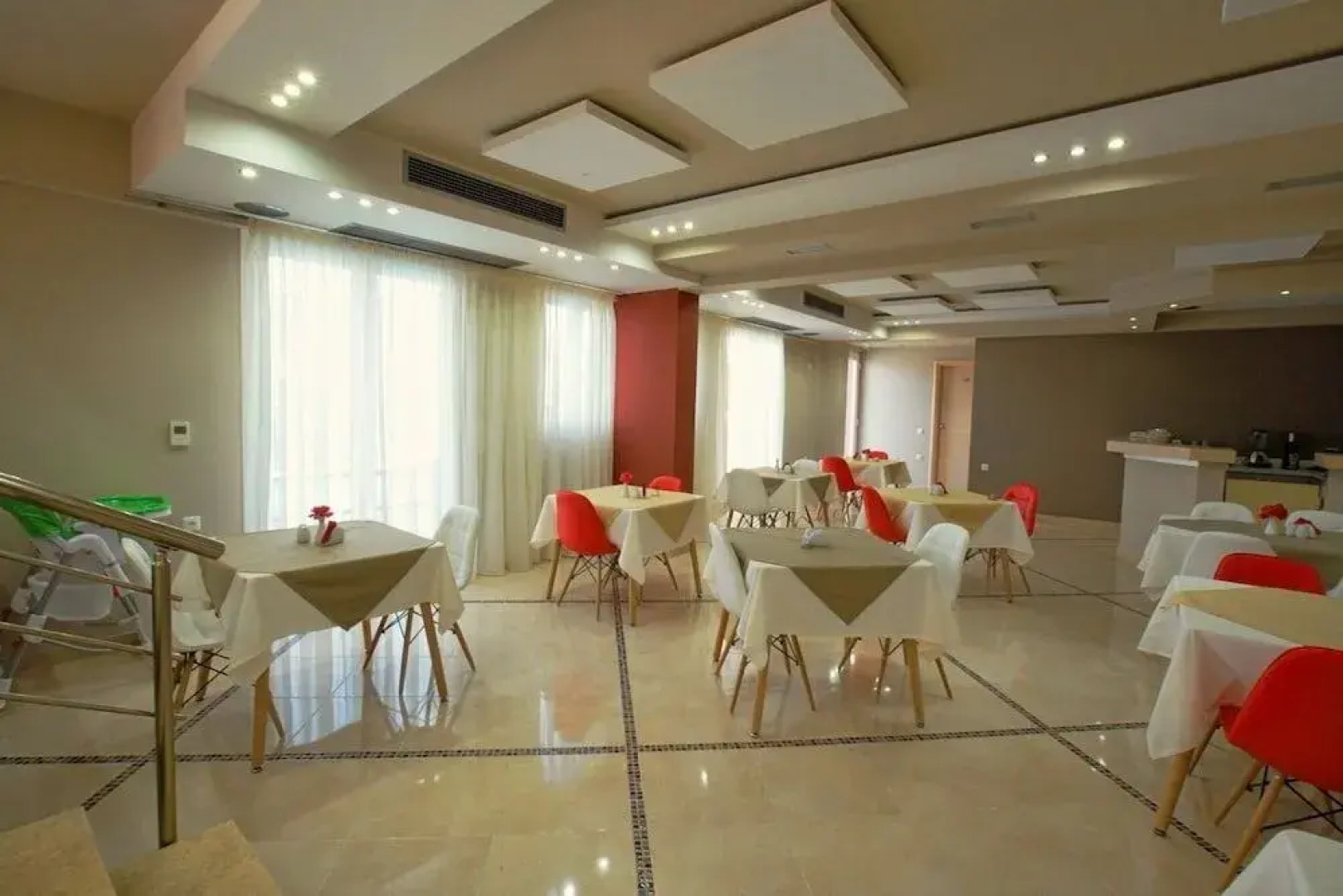 Sun & Sea Luxury Hotel