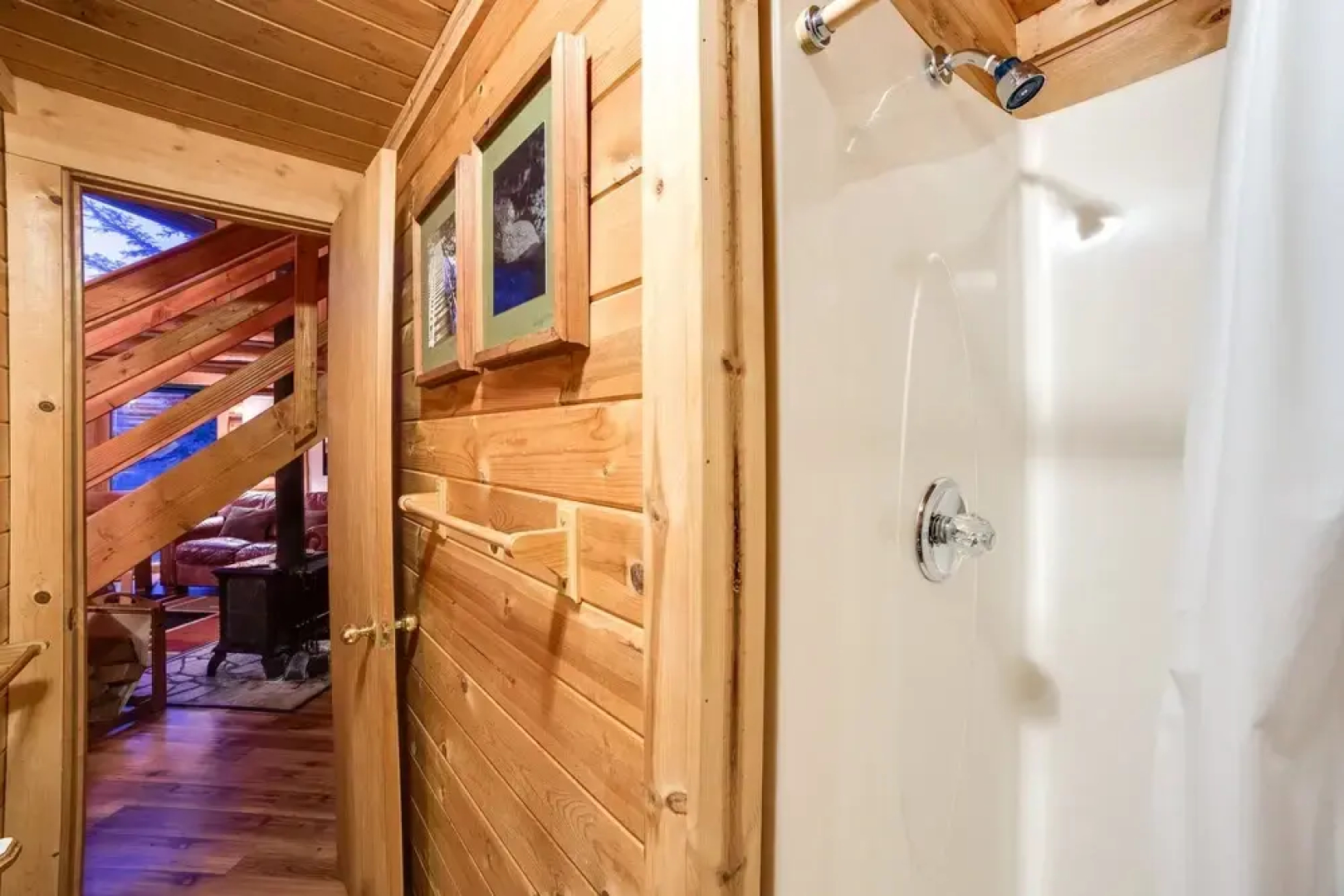 97MF - Lakeside - Dock - BBQ - Pets Ok - Sleeps 6