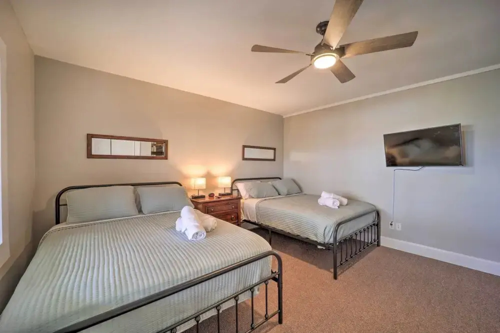 Hot Tub & Deck: Beech Mountain Family Cabin