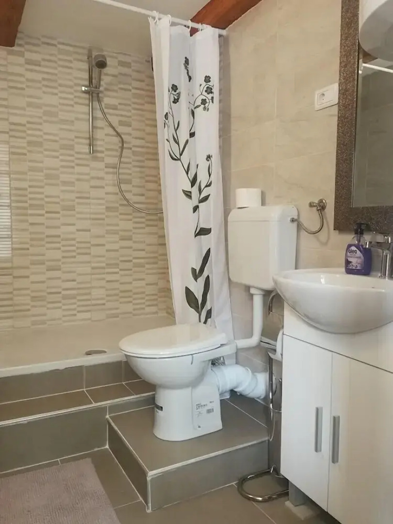 Appartment House Peresiji