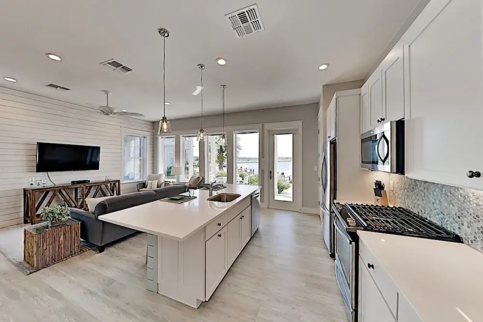 Modern Nautical Bayside W/ Infinity Pool 3 Bedroom Condo