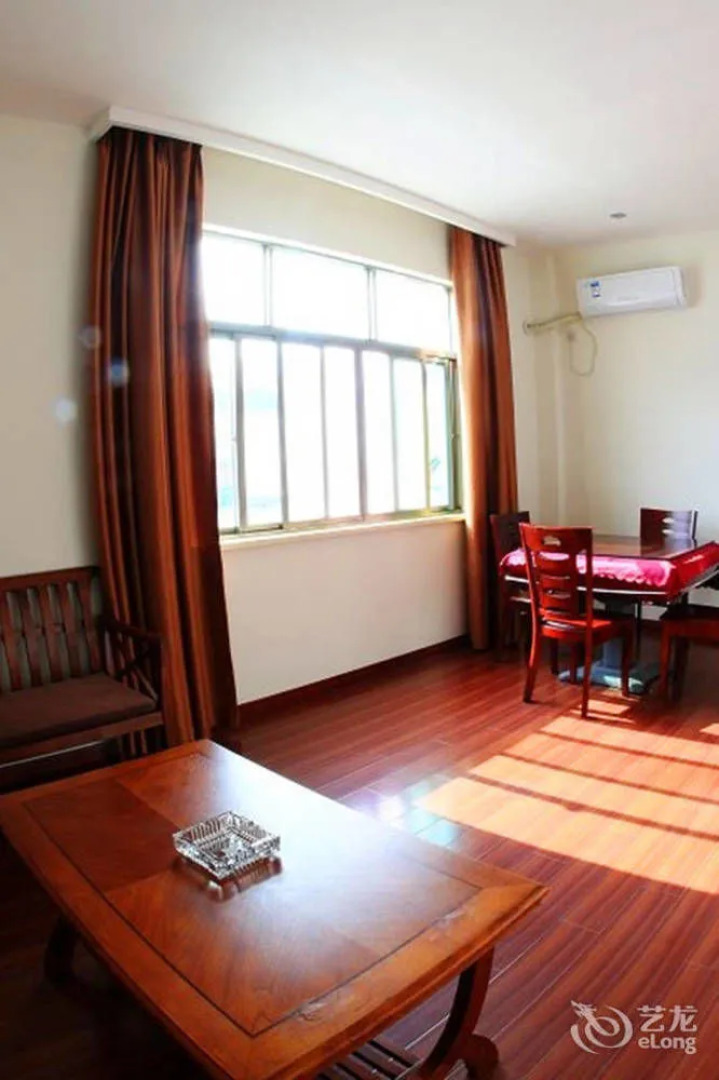 Wuyuan Huayuan Mountain Villa