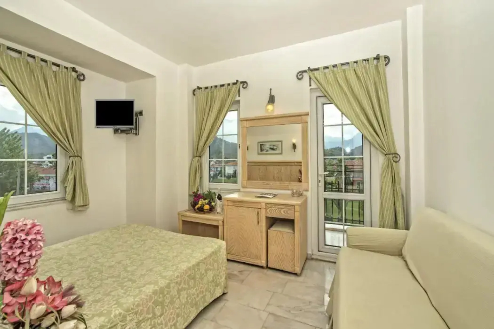 Отель Sinatra - All Inclusive