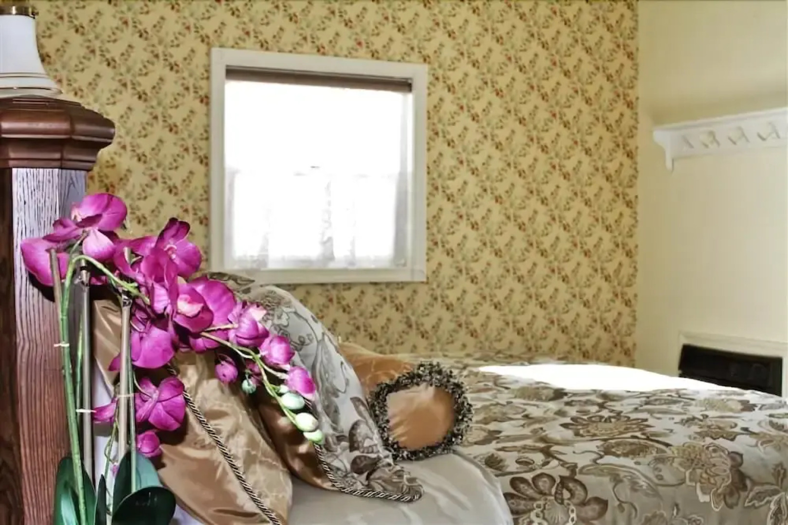 All Aboard Cafe and Inn