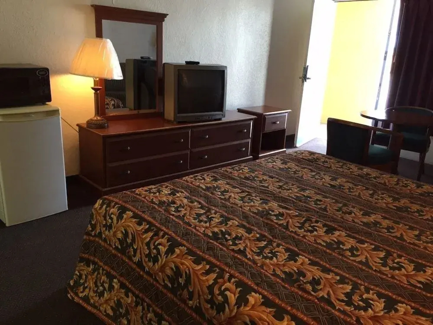 Ashburn Inn & RV Park