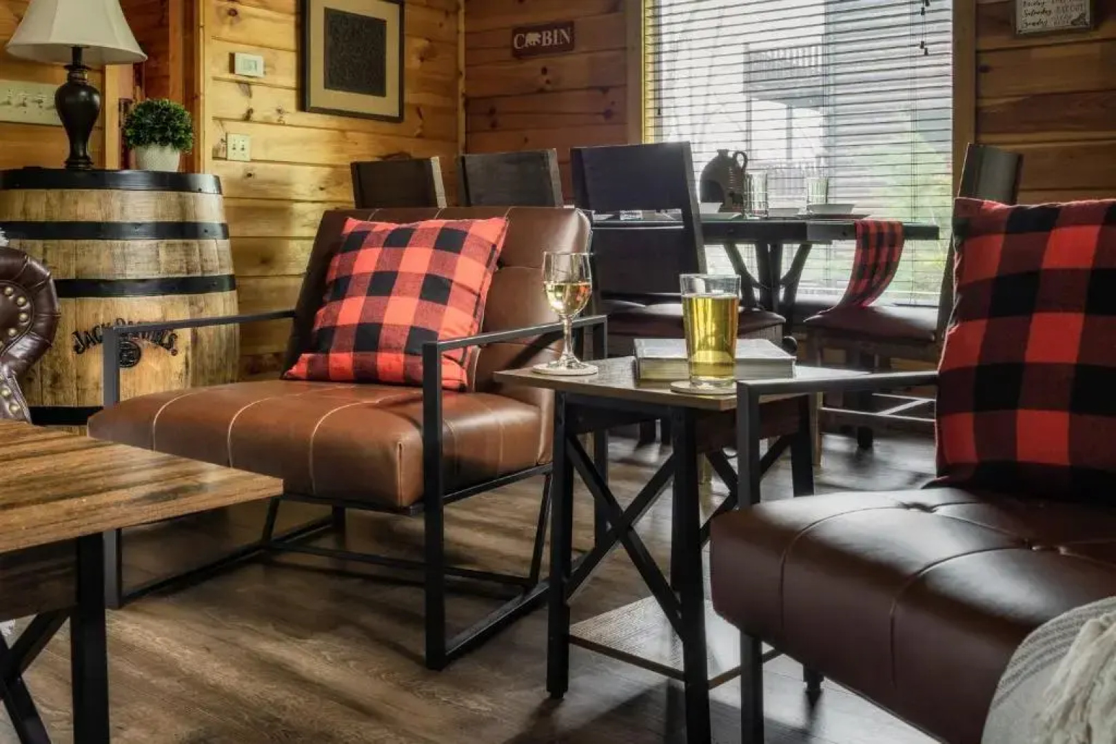 Bear Time Cabin - Scenic Mountain View, Firepit, Hot Tub, Theater, 4BR 3BA Sleeps 14