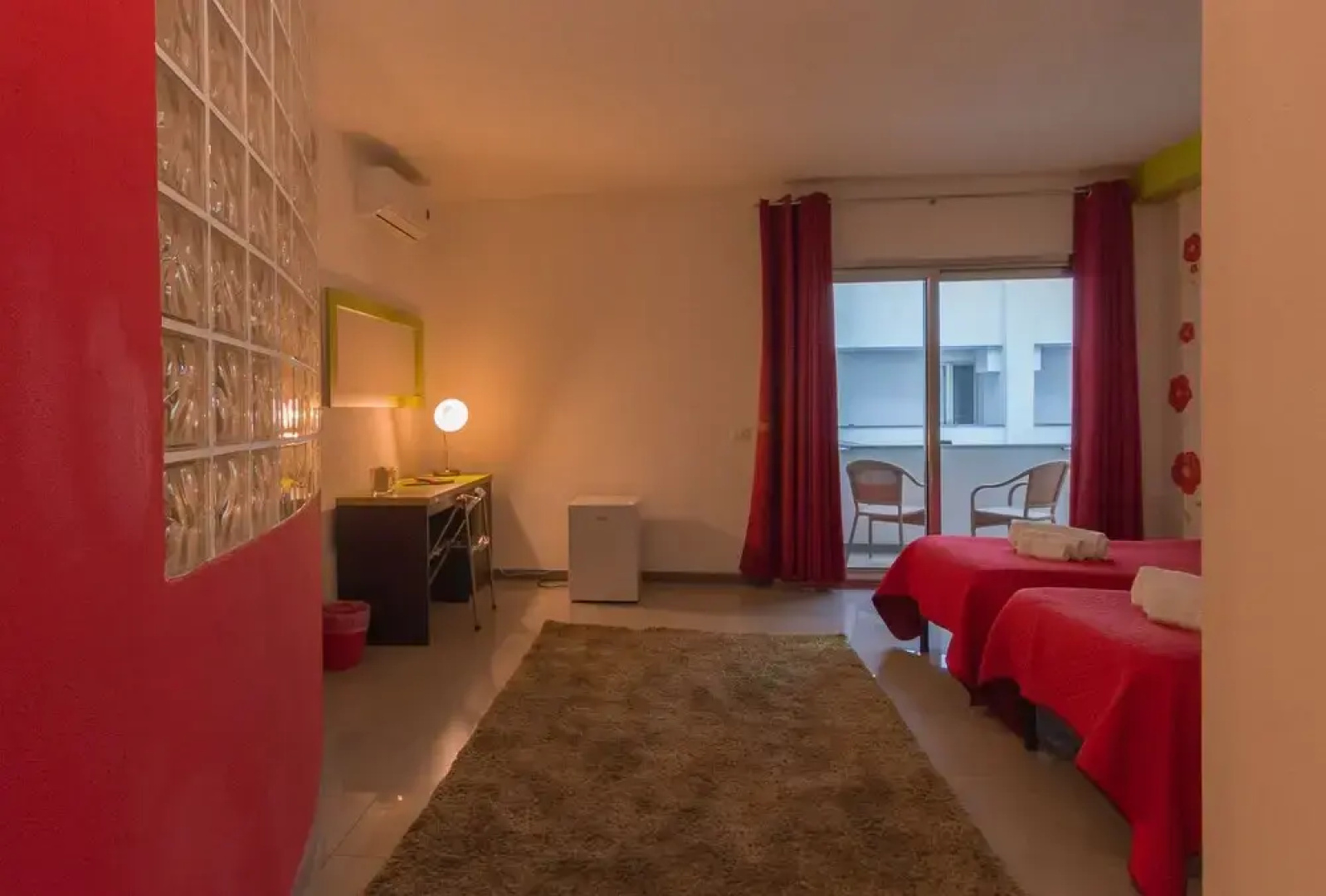 Delta rooms