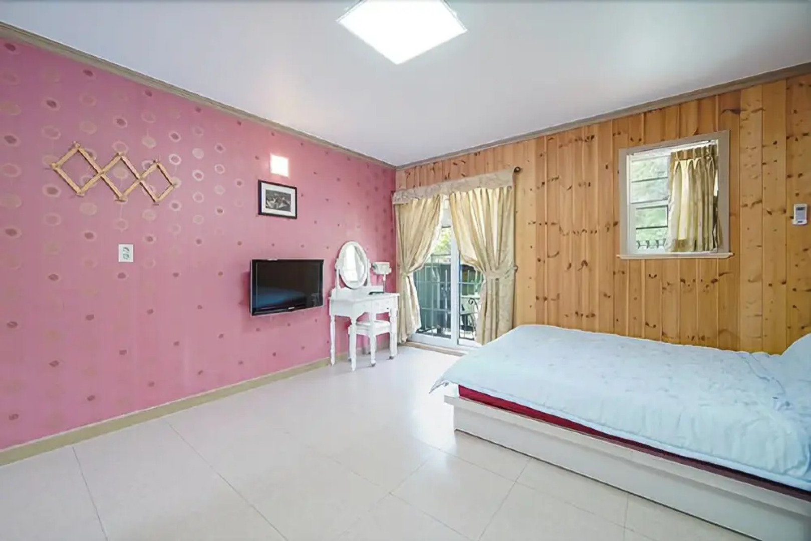 Danyang Wood Scented Pension