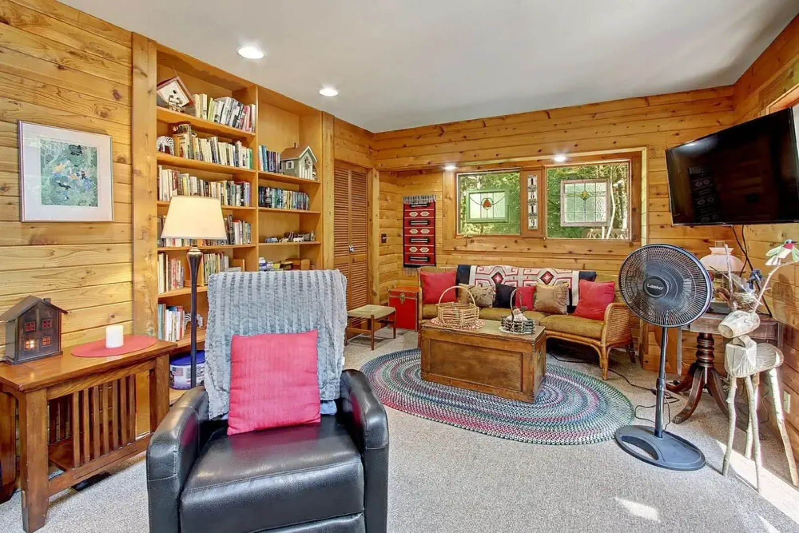 Barrel House at Timberlane Village - Two Bedroom Home with Hot Tub