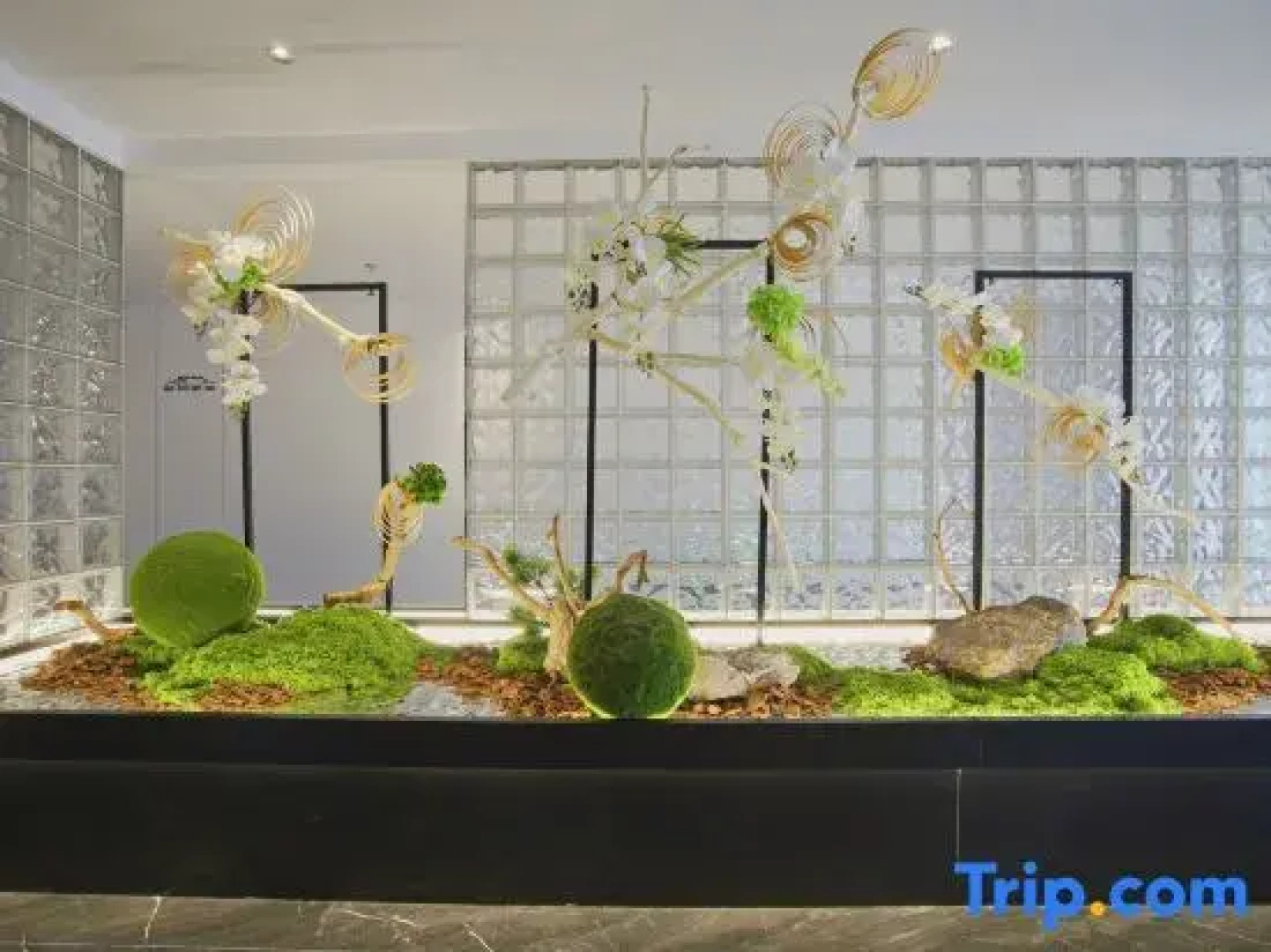 Qinhuangdao Xiadu Garden Hotel (People's Square)