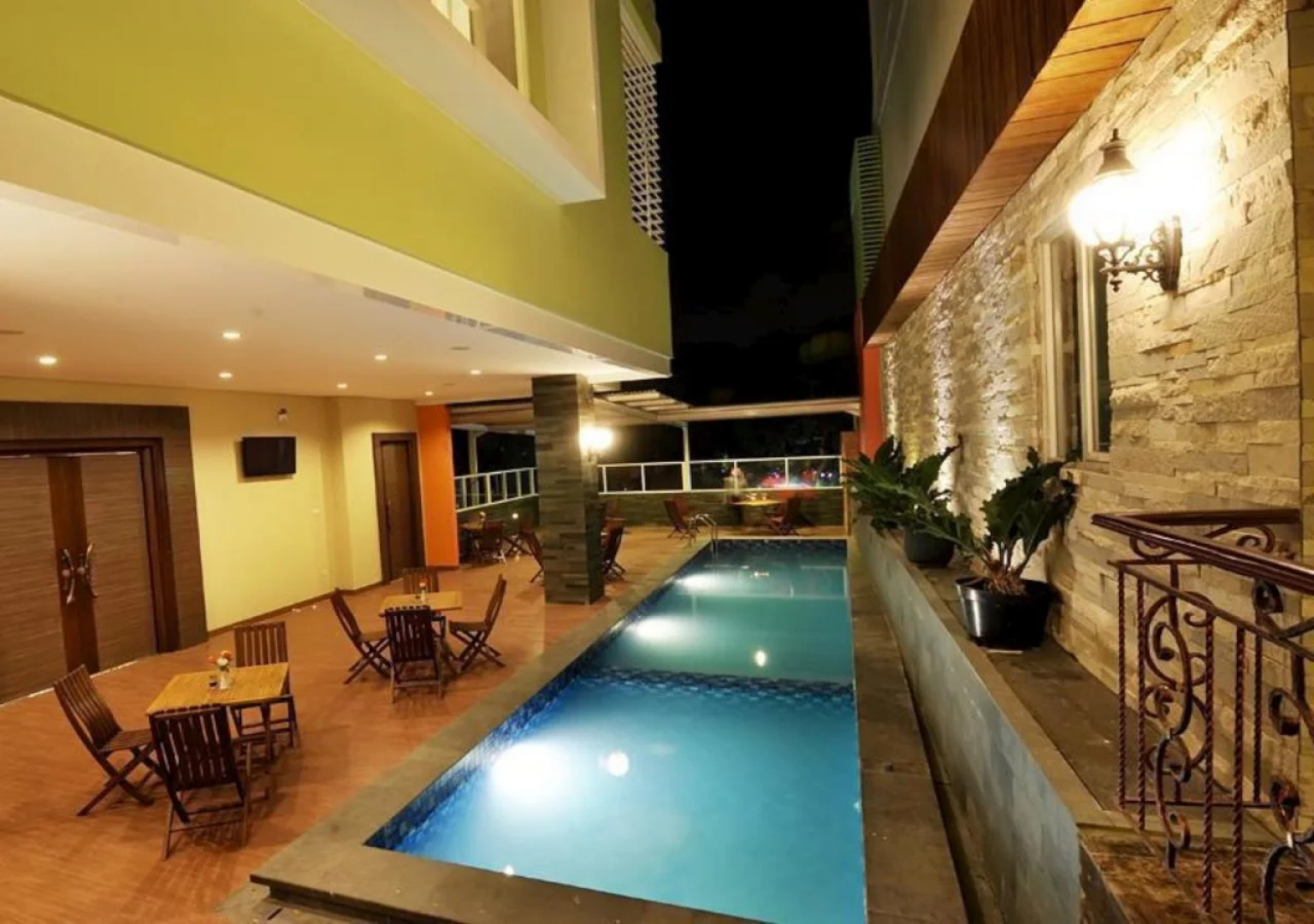 Pose in Solo by Wstay