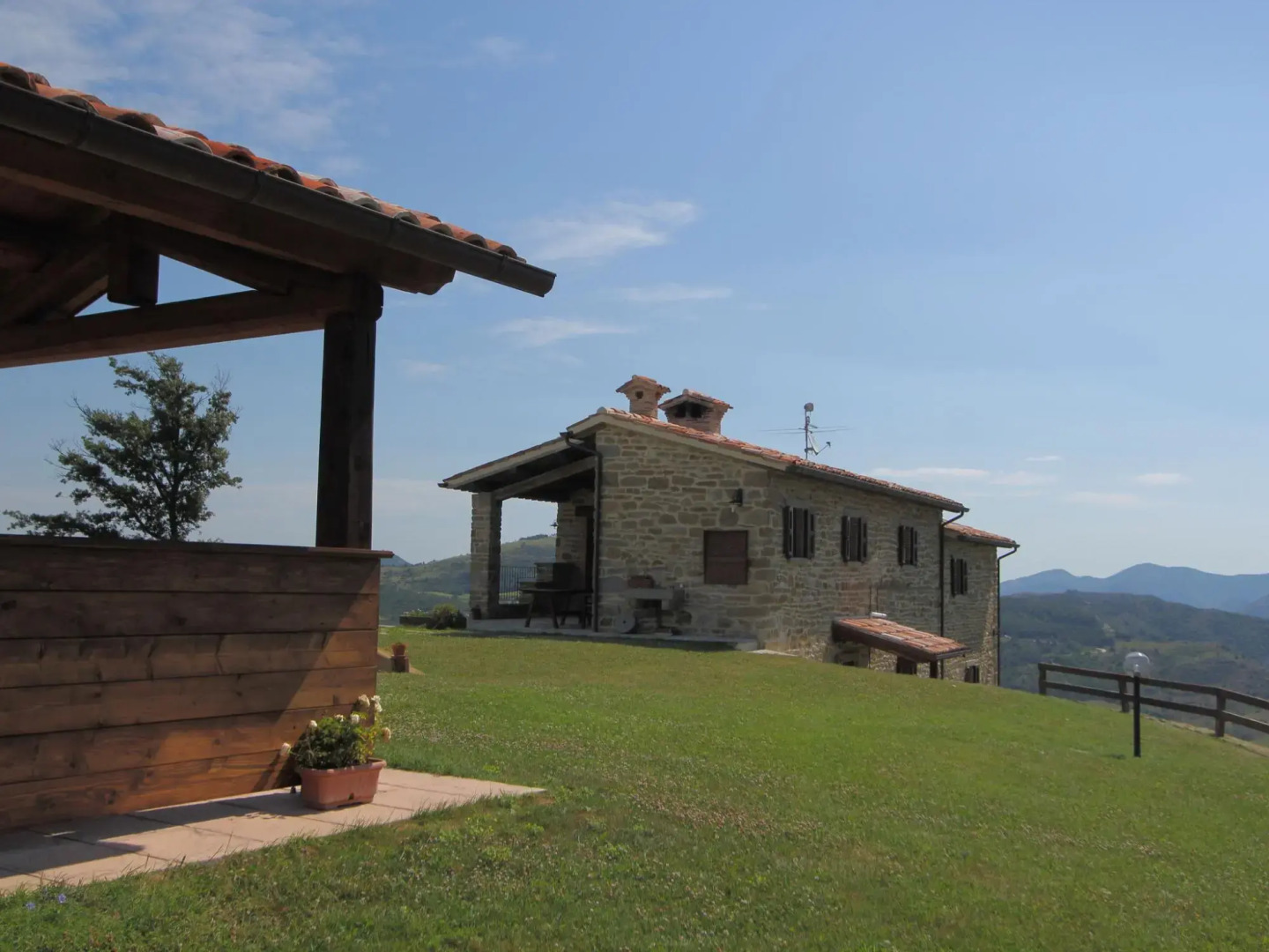 Stunning Villa in Apecchio with Hot Tub