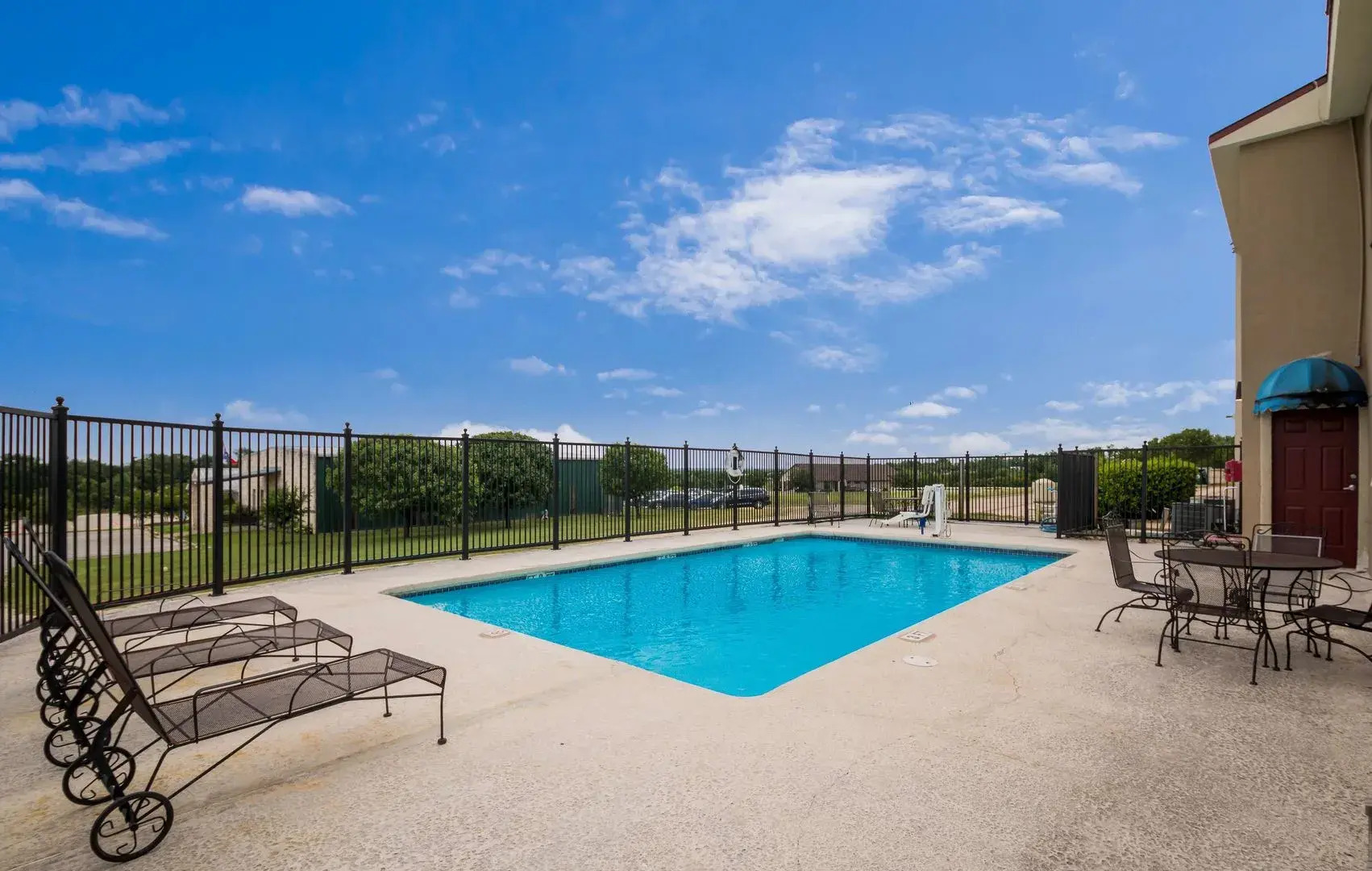 Red Roof Inn & Suites Austin East - Manor