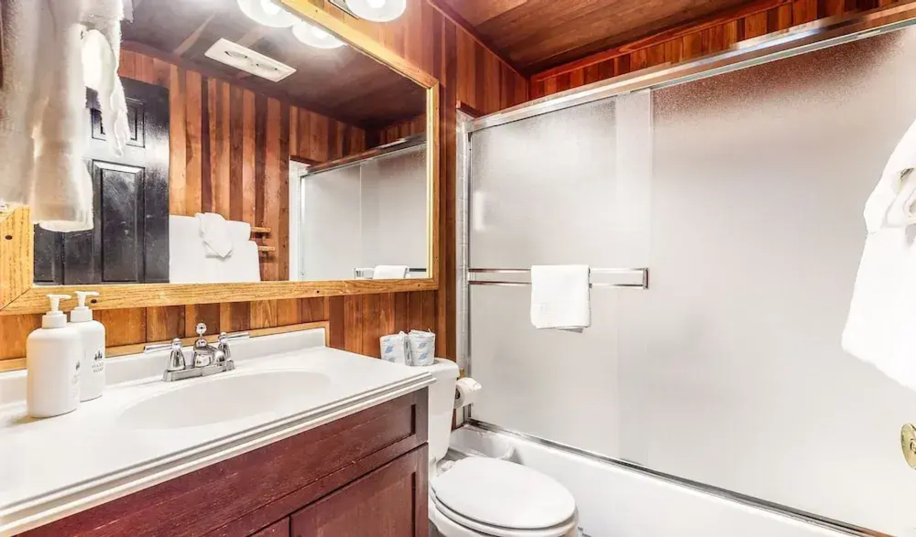 Sierra Manors 75 Cozy and Comfy Condo, On the Shuttle Route by Redawning