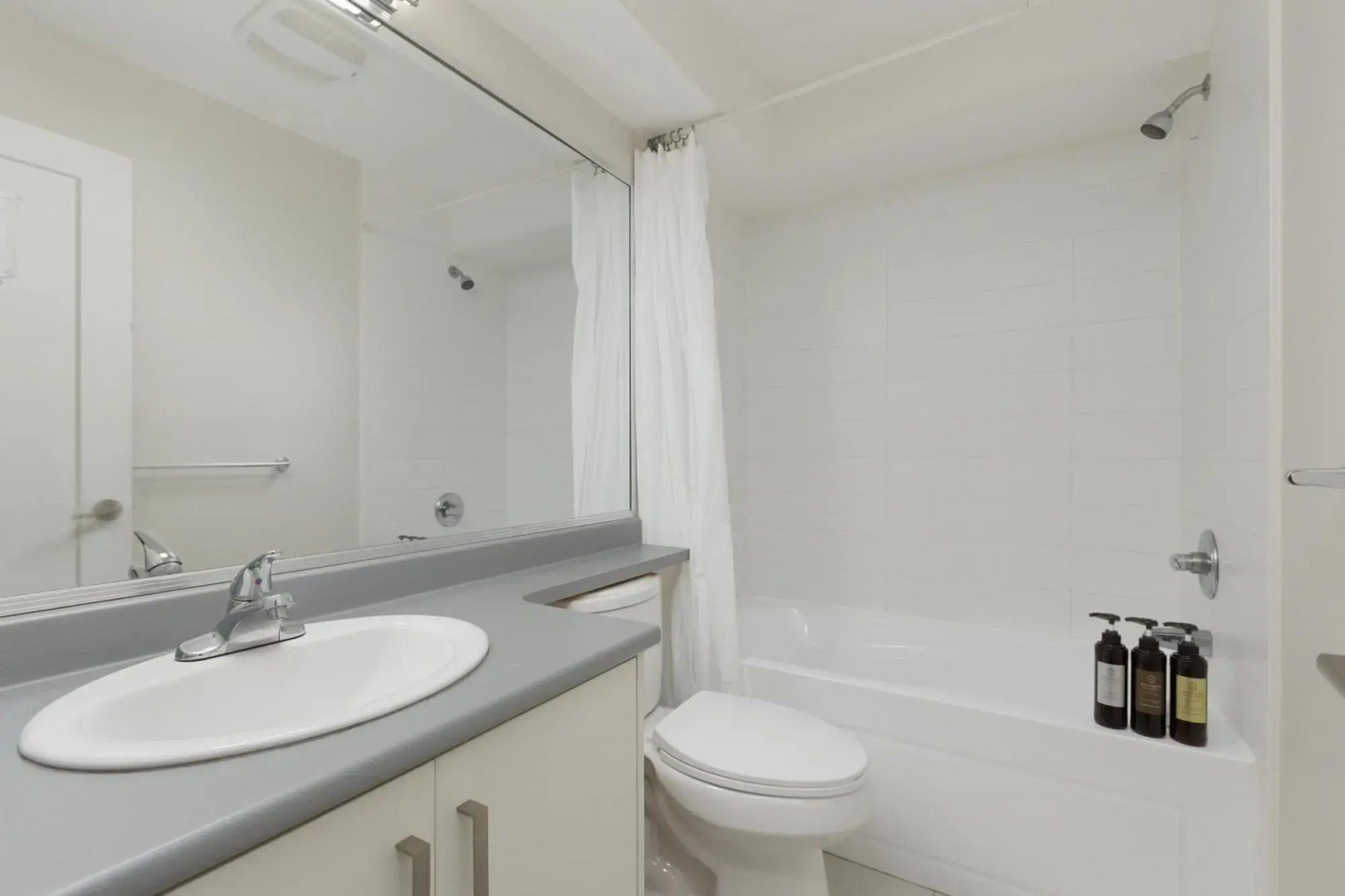 Tastefully Furnished Newly Updated 2 BD Central Lynn Valley North Vancouver