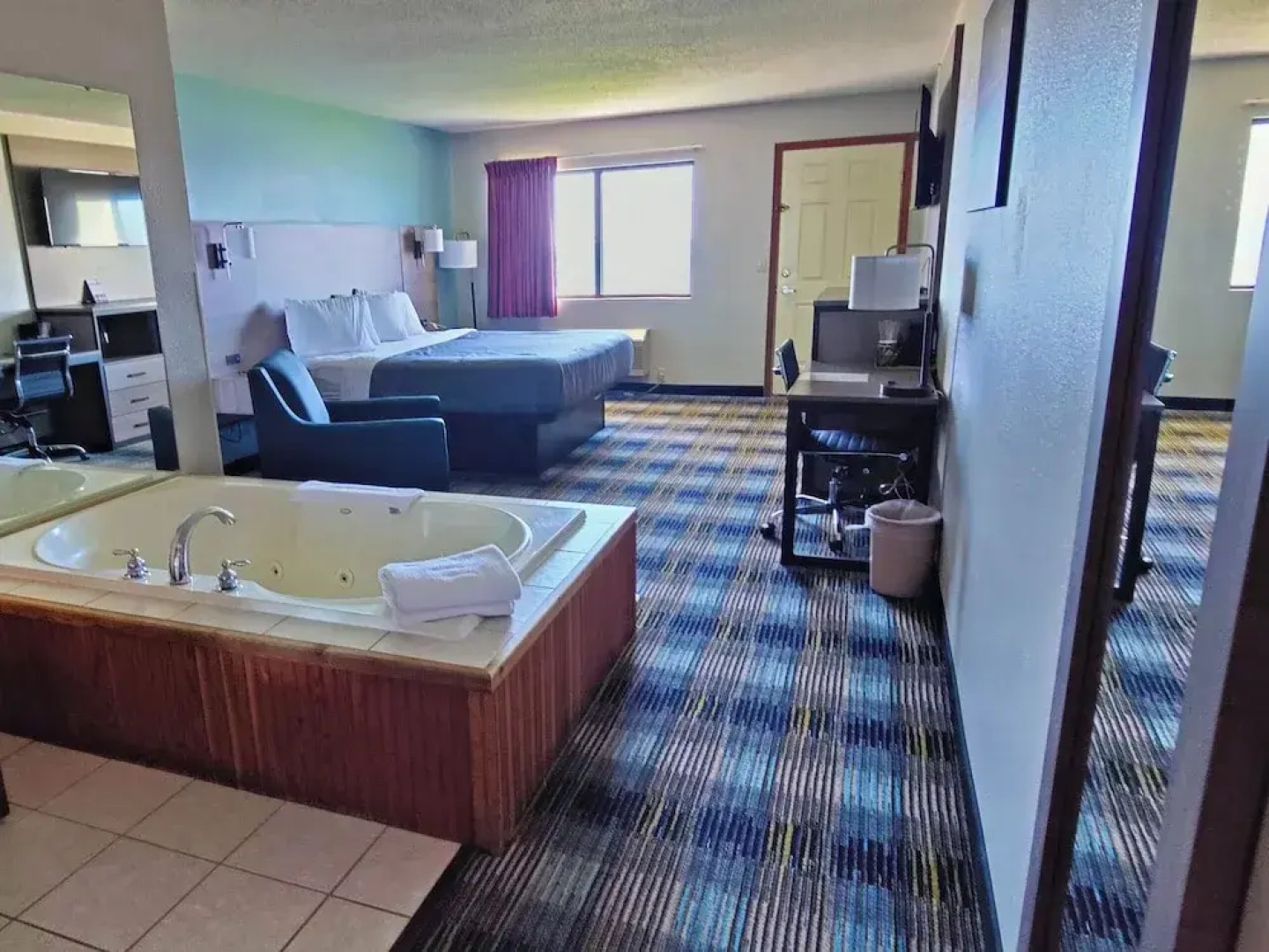 Bavarian Haus Lakefront Inn