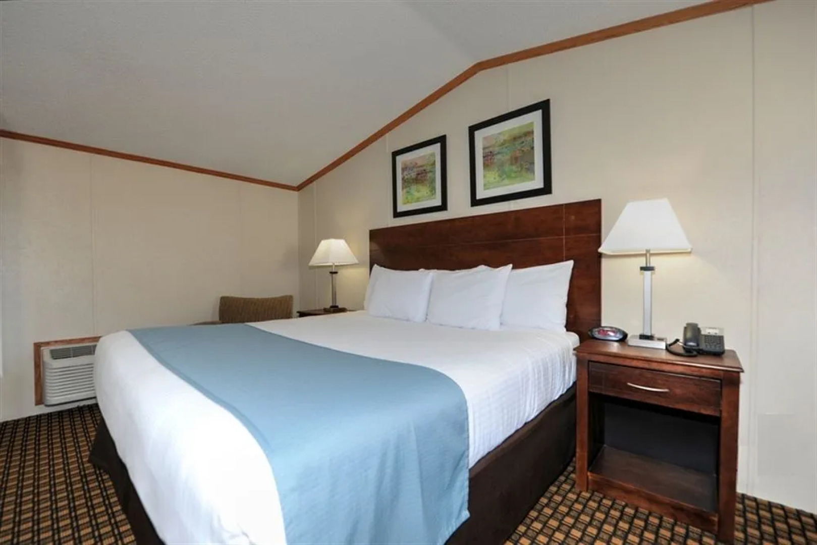 InstaLodge Hotel and Suites Cotulla