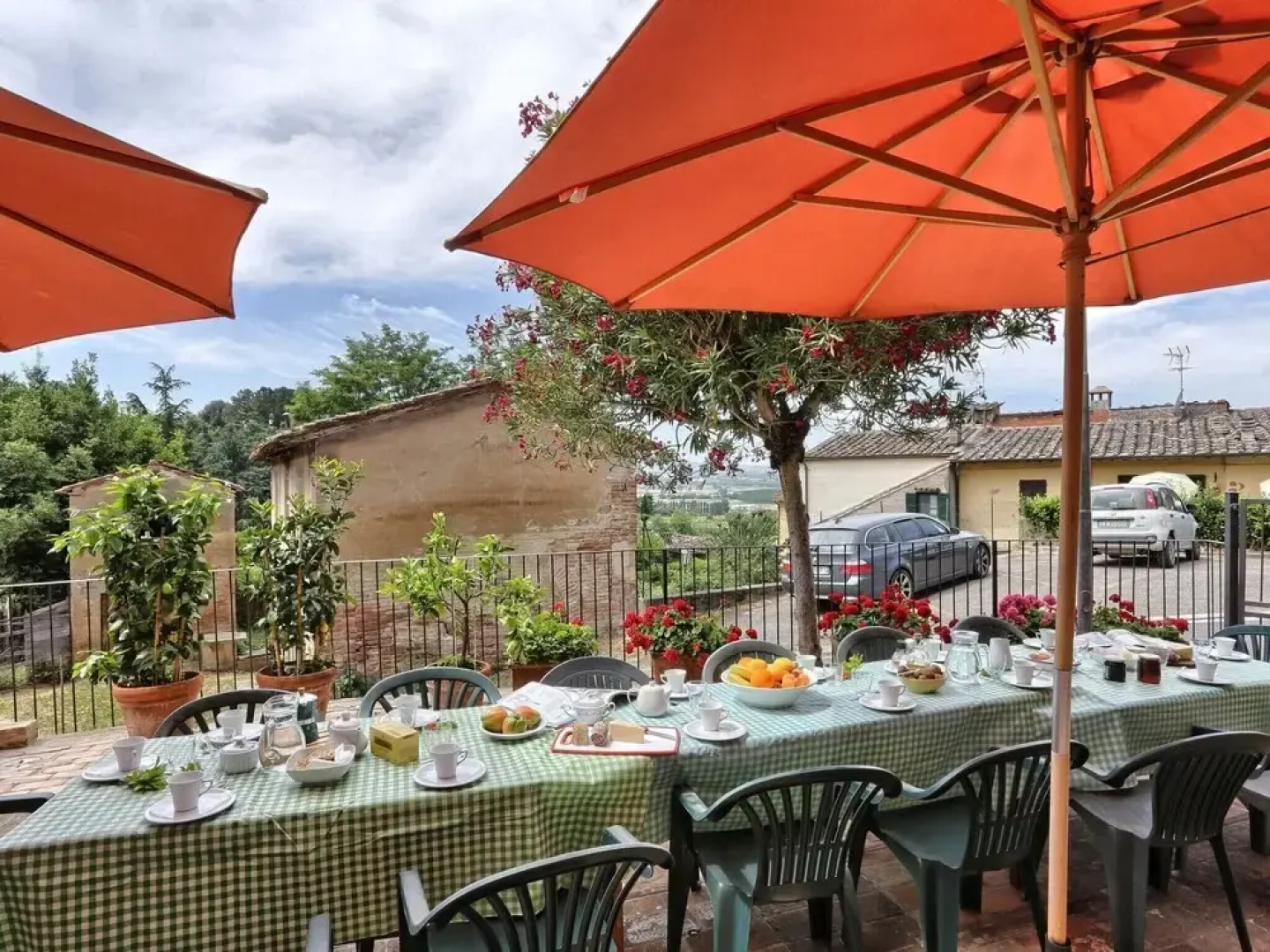 Luxurious Cottage in Palaia With Pool