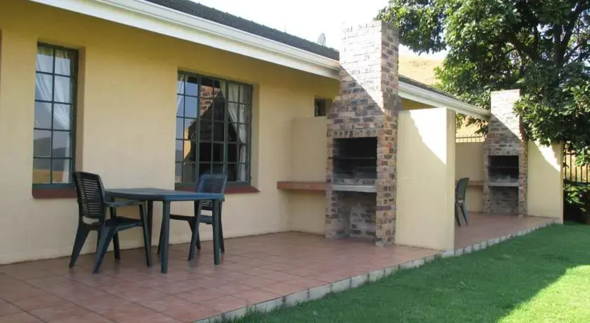 Thaba Tsweni Lodge & Safaris