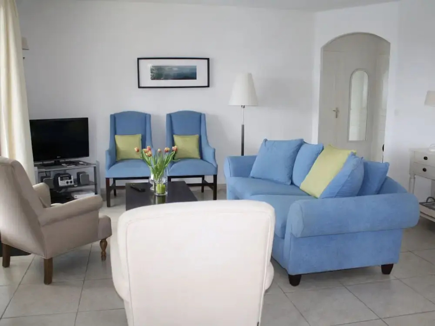 Luxurious Villa in Camplong With Jacuzzi