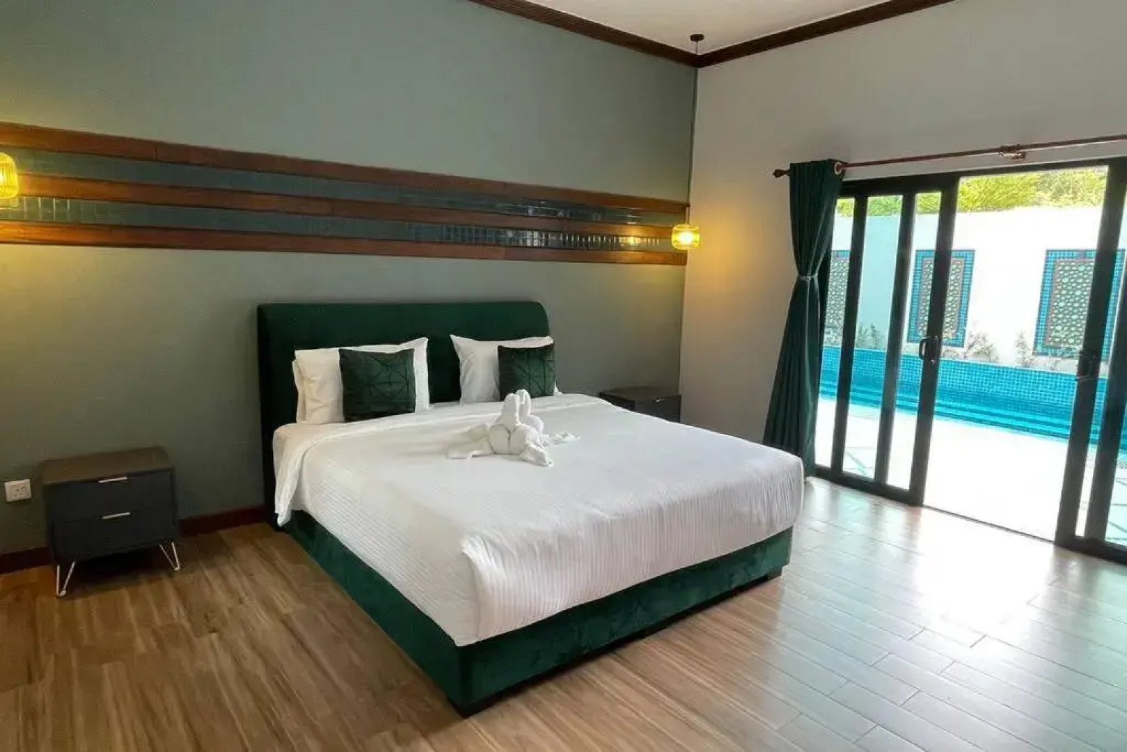 Villa Emerald: 3 Bedroom Pool Villa Near River