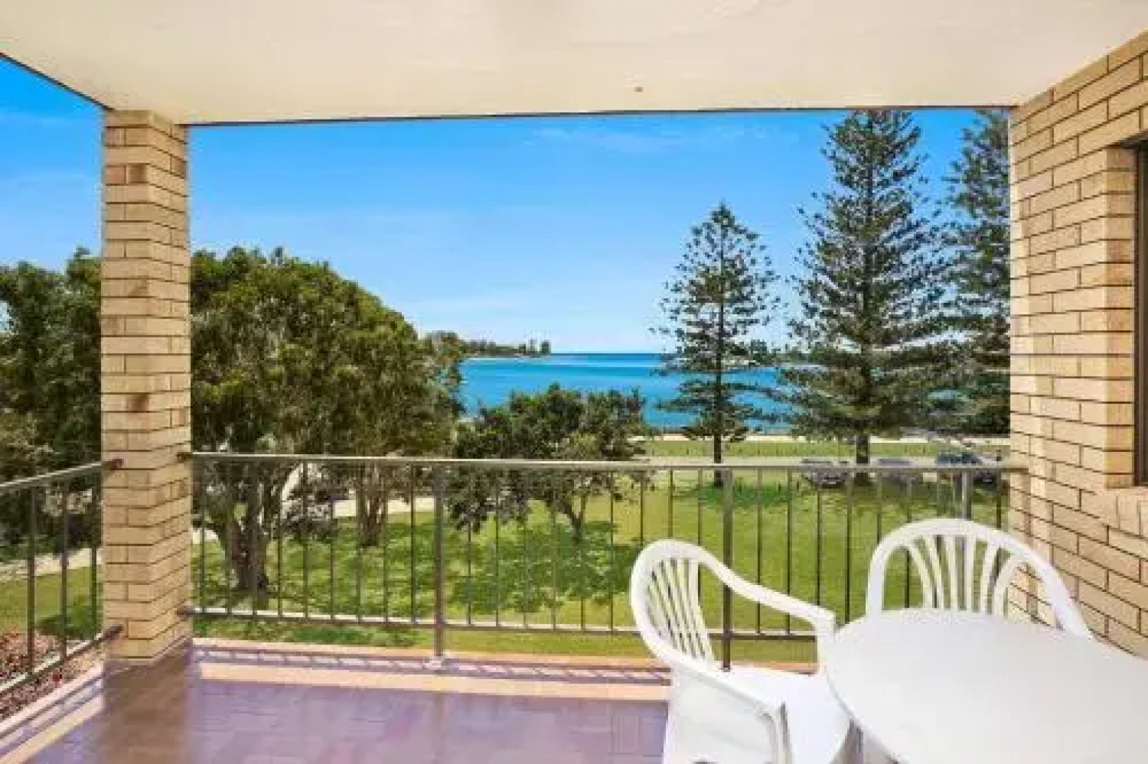 Golden Shores Unit 1, 21 Landsborough Parade