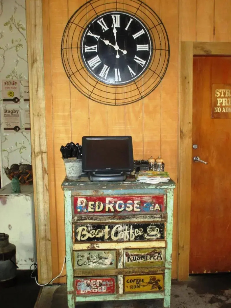 Fat Owl Motel, Bar & Eatery