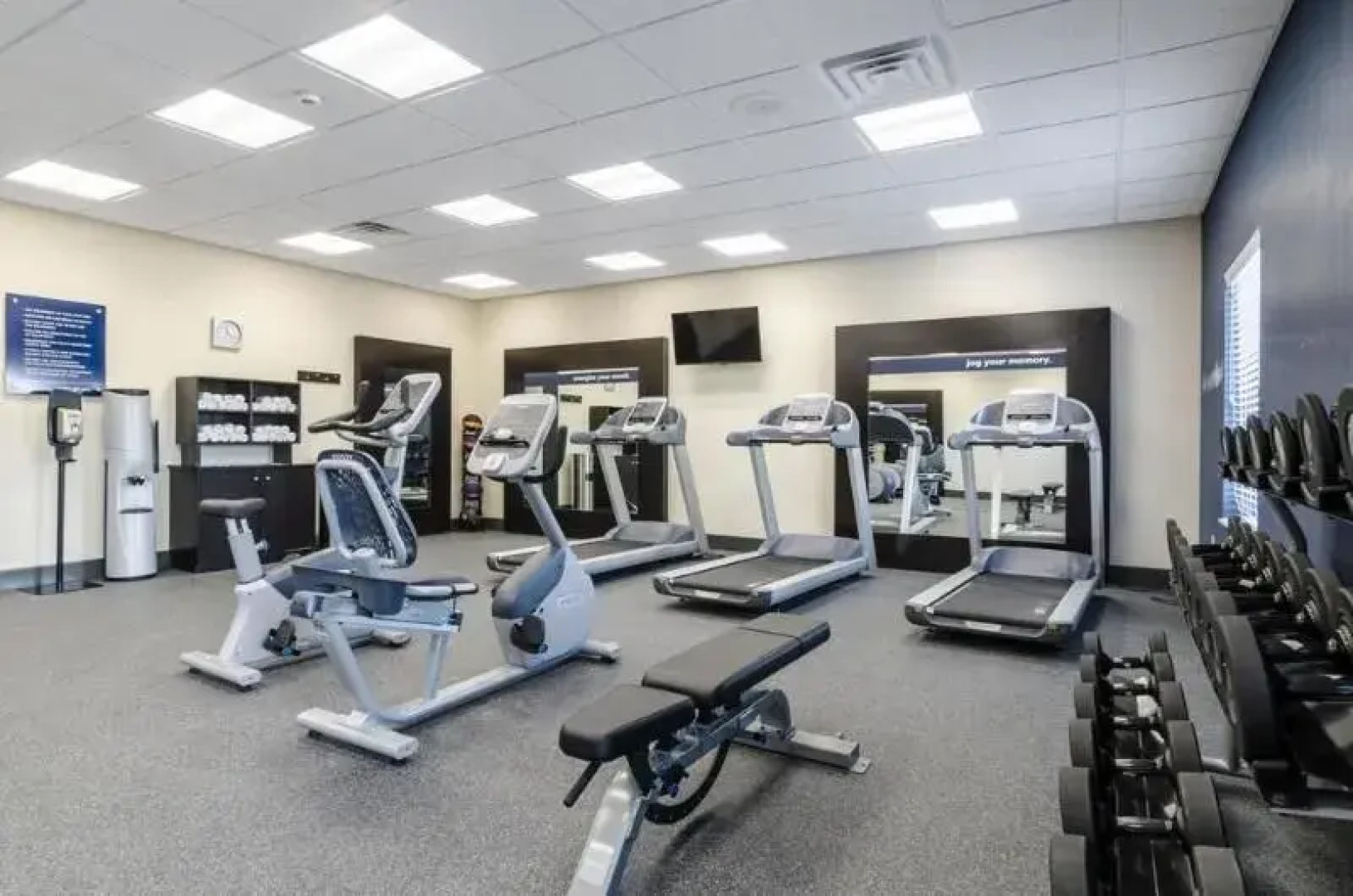 Flag Point Inn & Suites Pratt By Fairbridge