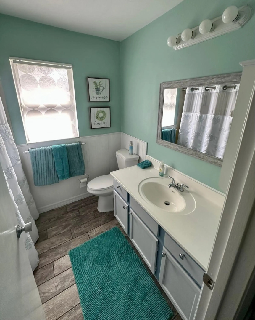 3 bedrooms house with private, heated pool 8 miles to Siesta Key Beach,