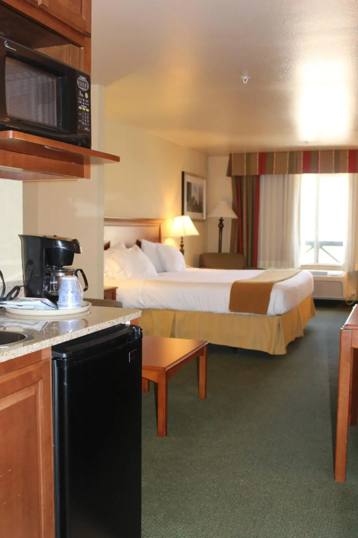 Holiday Inn Express Hotel & Suites Tehachapi by IHG