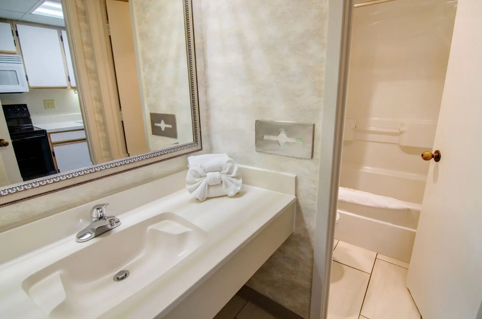 Captain's Quarters Resort