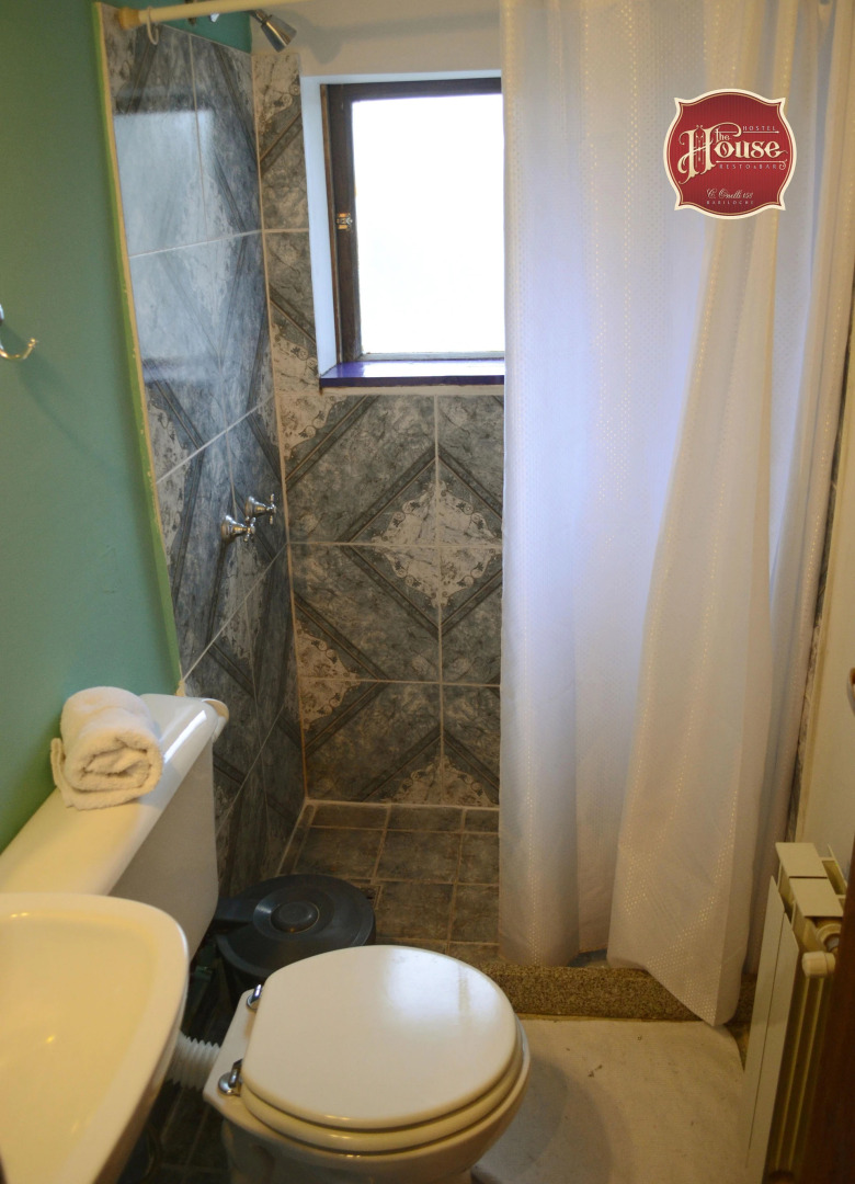 The House Hostel Resto & Bar Bariloche