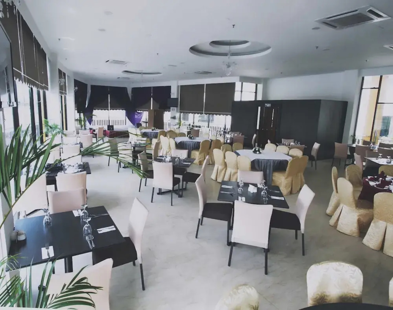 The Regency Waterfront Hotel