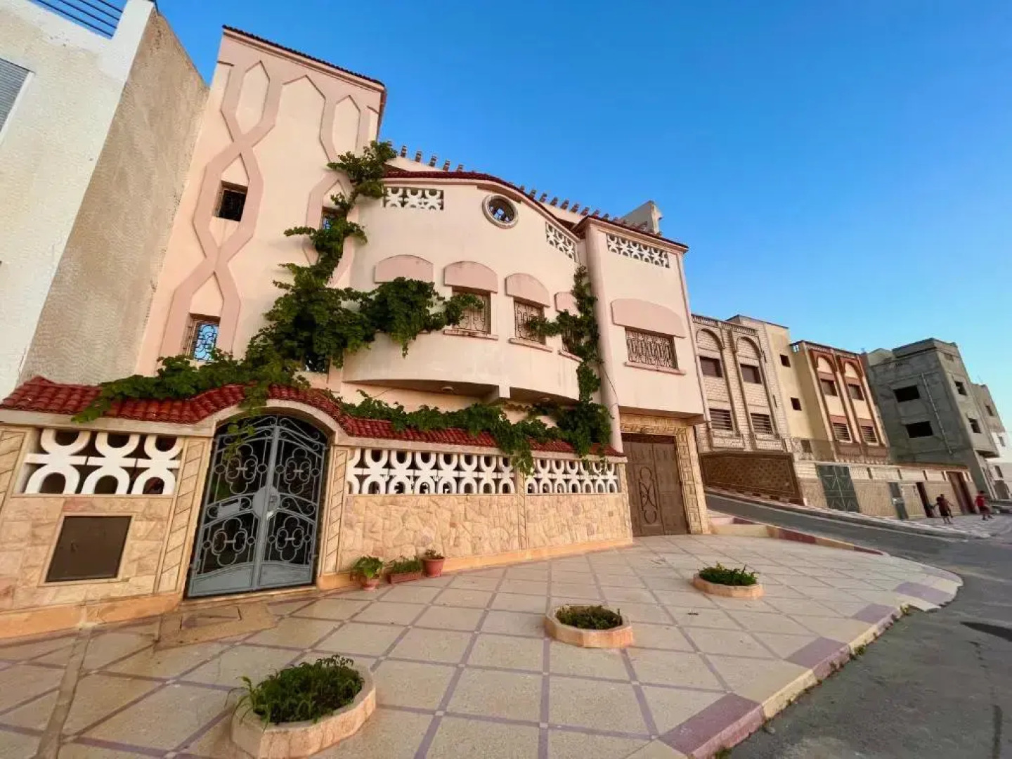 Seaside View: Enjoy Sunsets at fully equipped Apt.