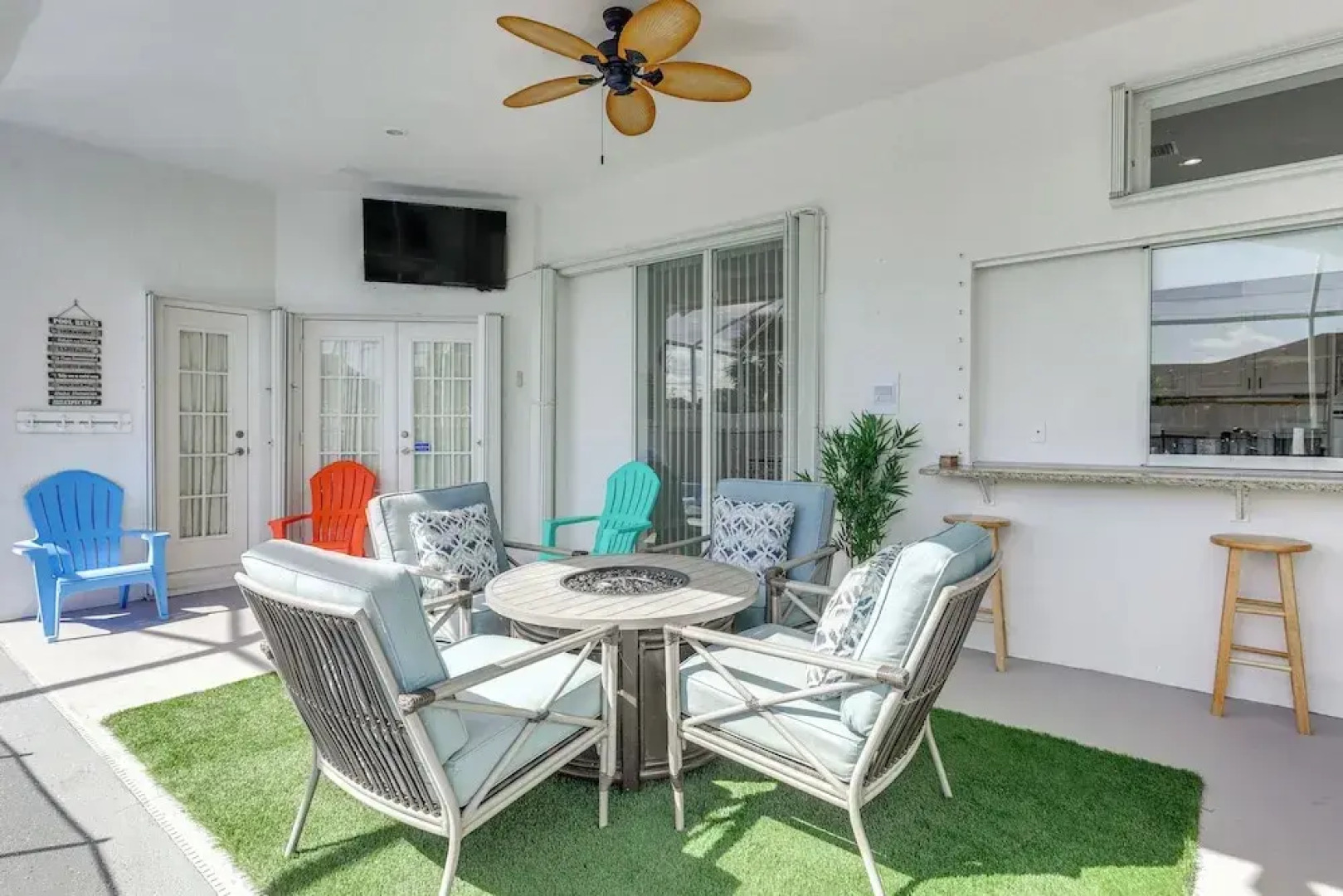 Heated Pool & Grill: Modern Port St Lucie Home