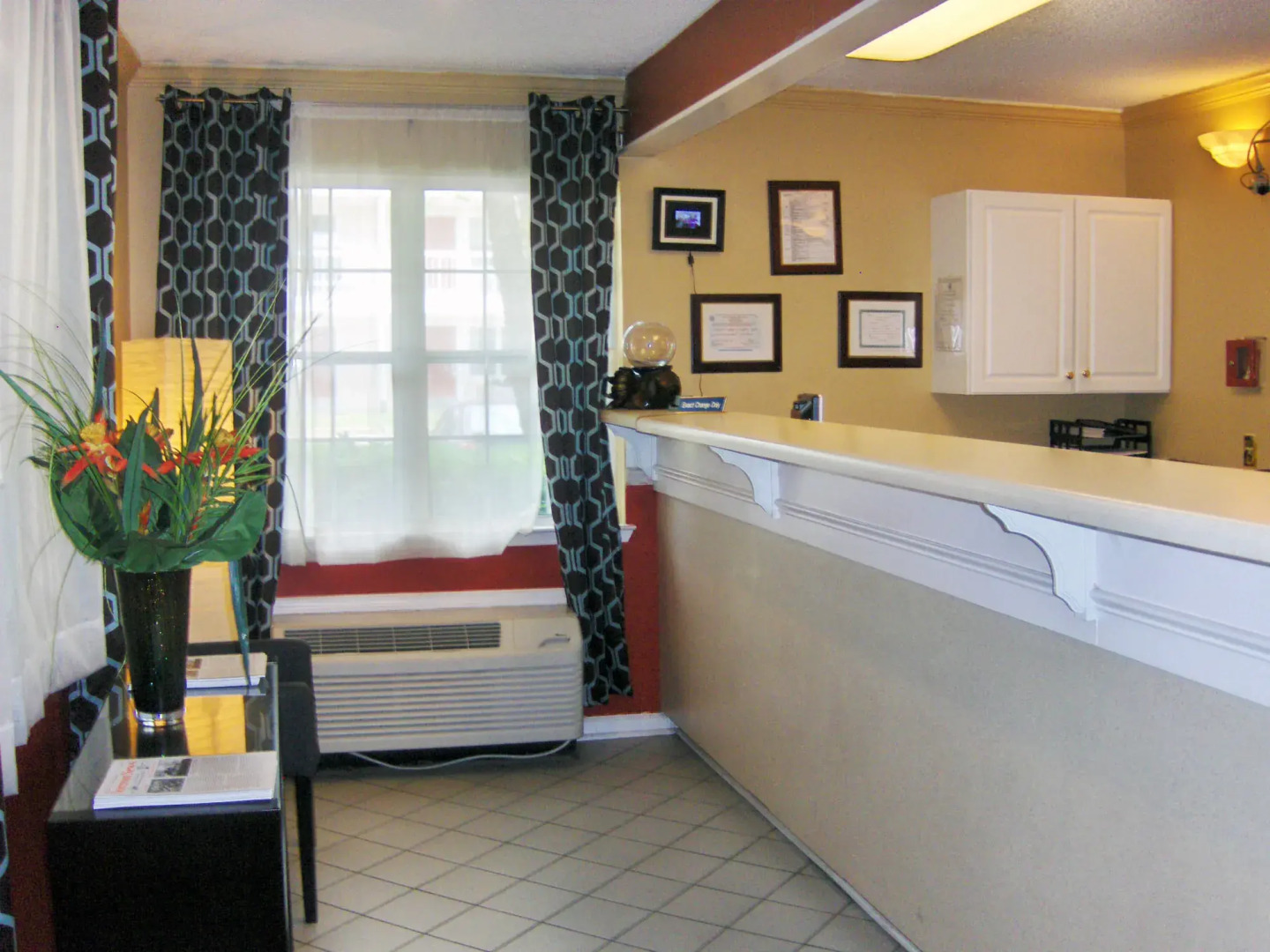 HomeTowne Studios by Red Roof Atlanta NE - Downtown Norcross