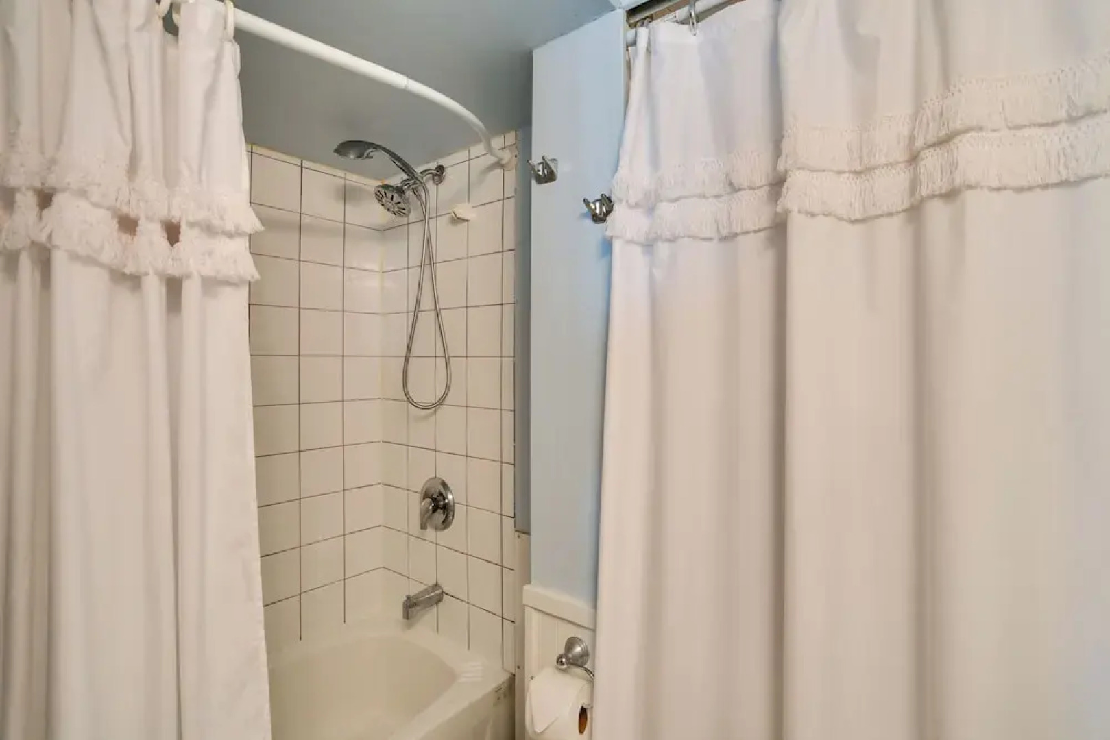 1 Mi to Birch Bay SP! Cozy Cabin w/ Pool Access