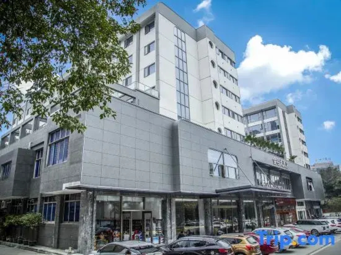 Longchang Jingu Hotel