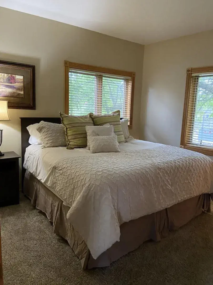 Inn on Bigfork Bay Loft 2 Bedroom