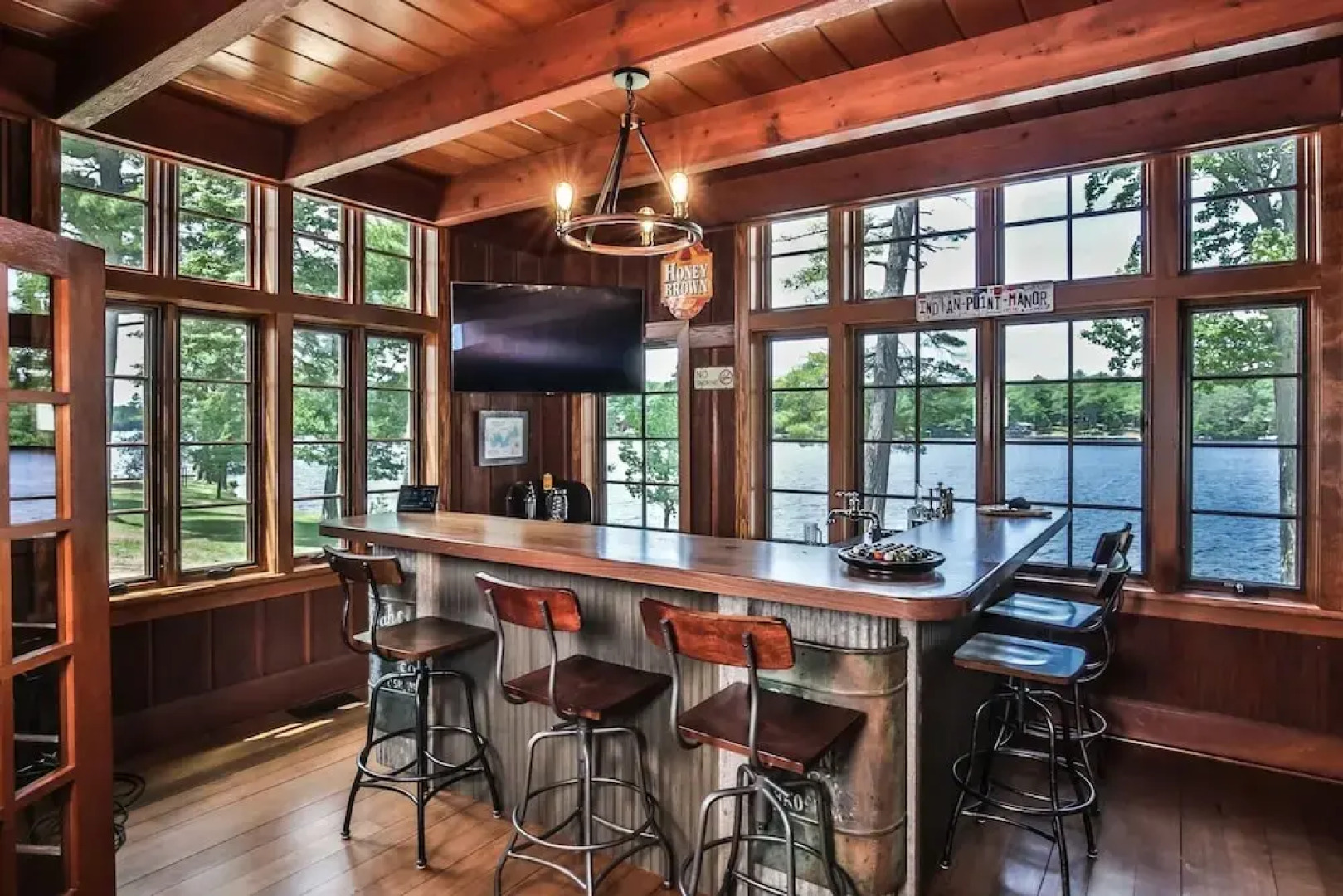 Indian Point Manor - Hiller Vacation S 9 Bedroom Estate